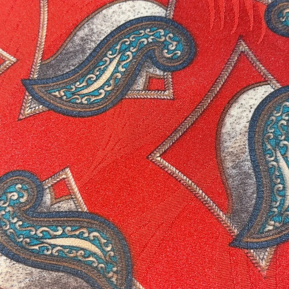 Wembley necktie features